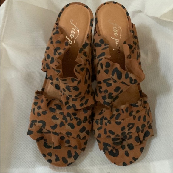 NWOT Free People block heels - Picture 4 of 7